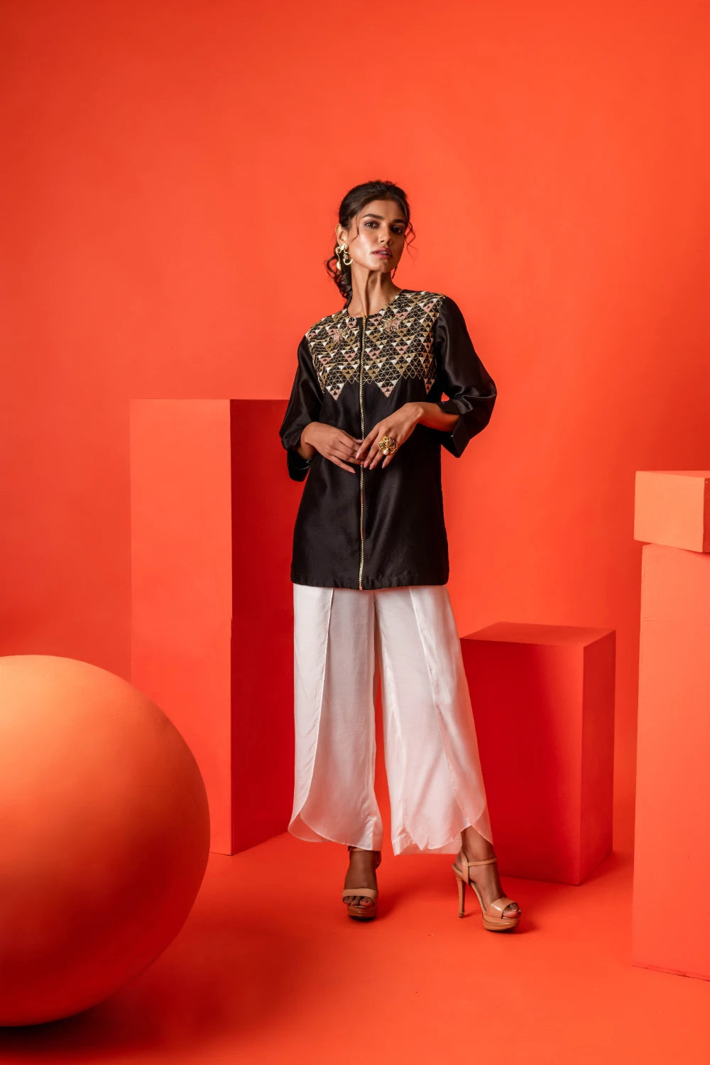 NIGHT GAZE TOP