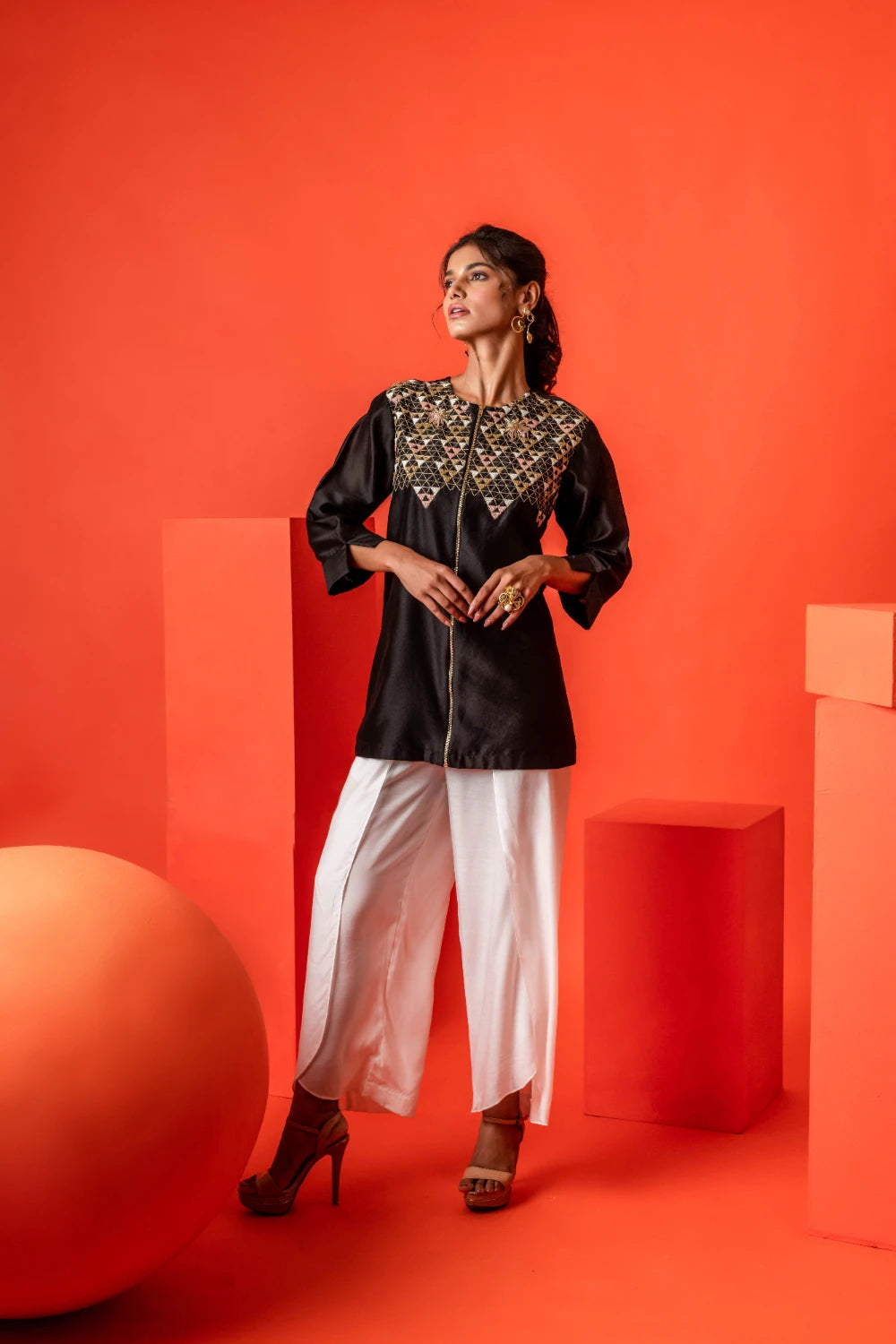 NIGHT GAZE TOP