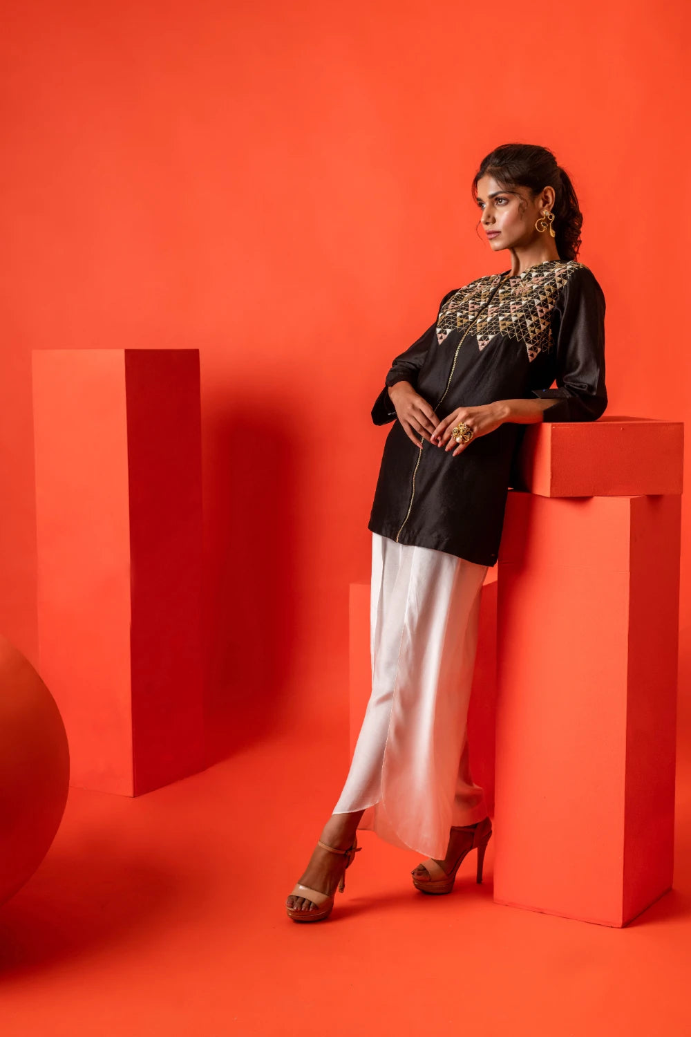 NIGHT GAZE TOP