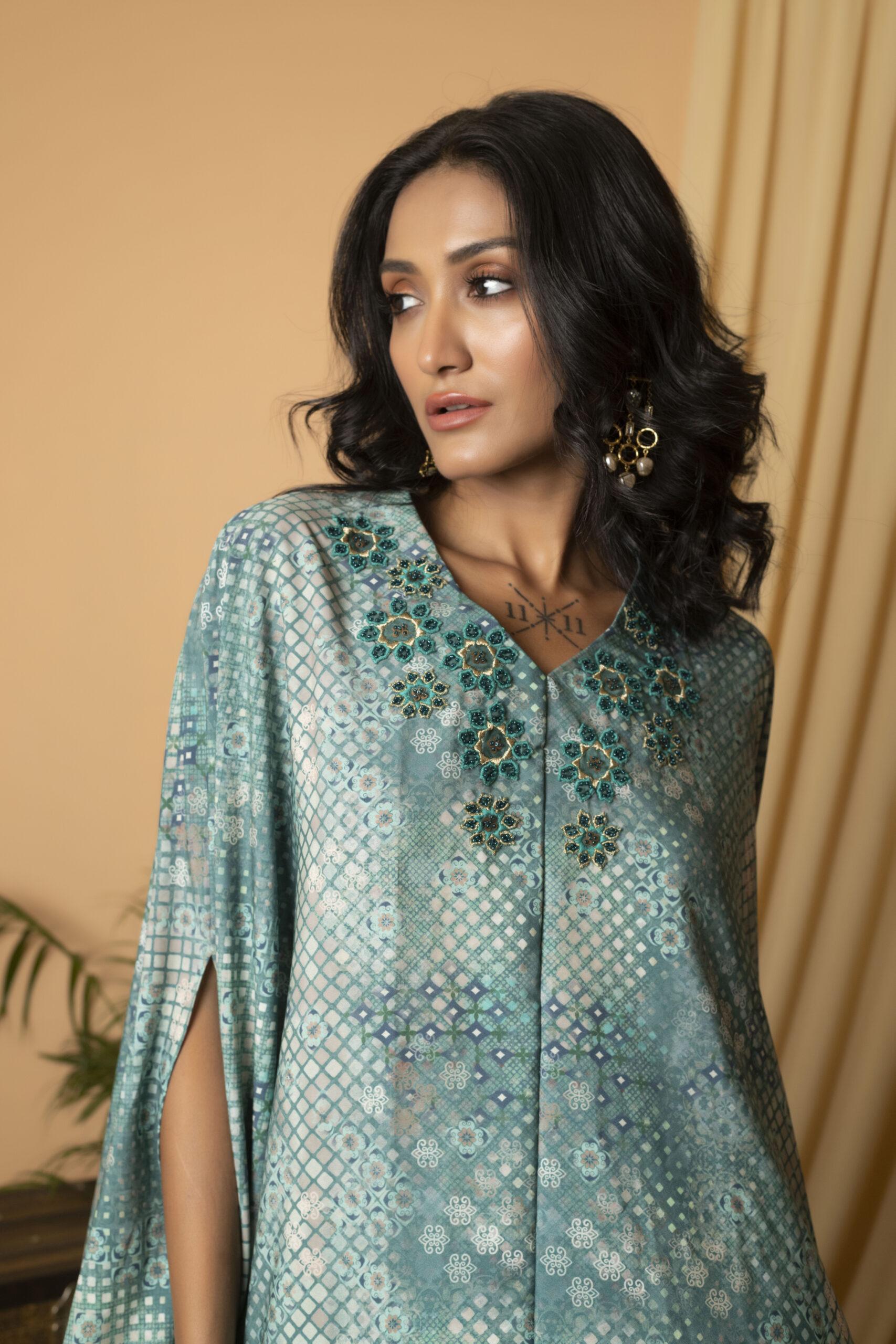 LIVING IN THIS GORGEOUS SET